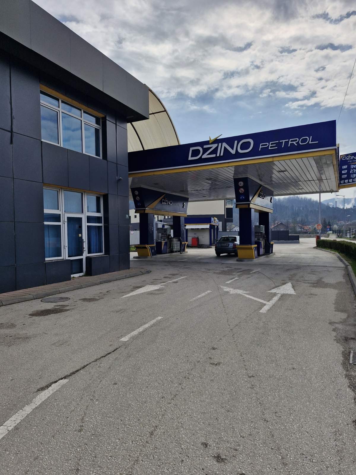 Džino Petrol noćni pogled